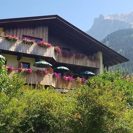 Gästehaus Schoeneweiß Ehrwald Exterior foto