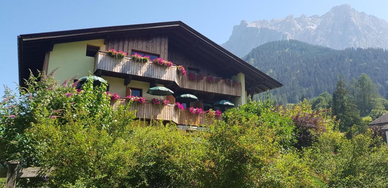 Gästehaus Schoeneweiß Ehrwald Exterior foto