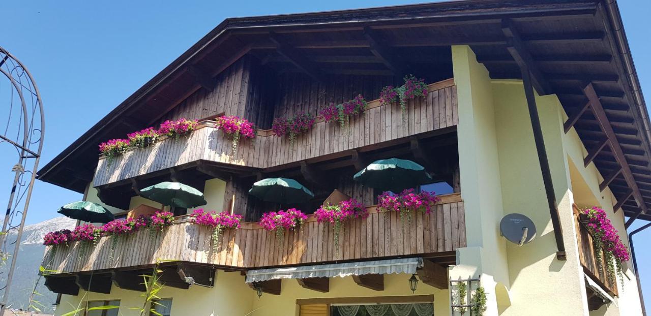 Gästehaus Schoeneweiß Ehrwald Exterior foto
