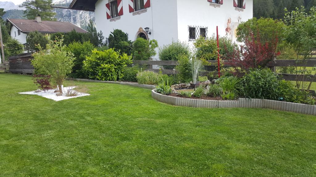 Gästehaus Schoeneweiß Ehrwald Exterior foto